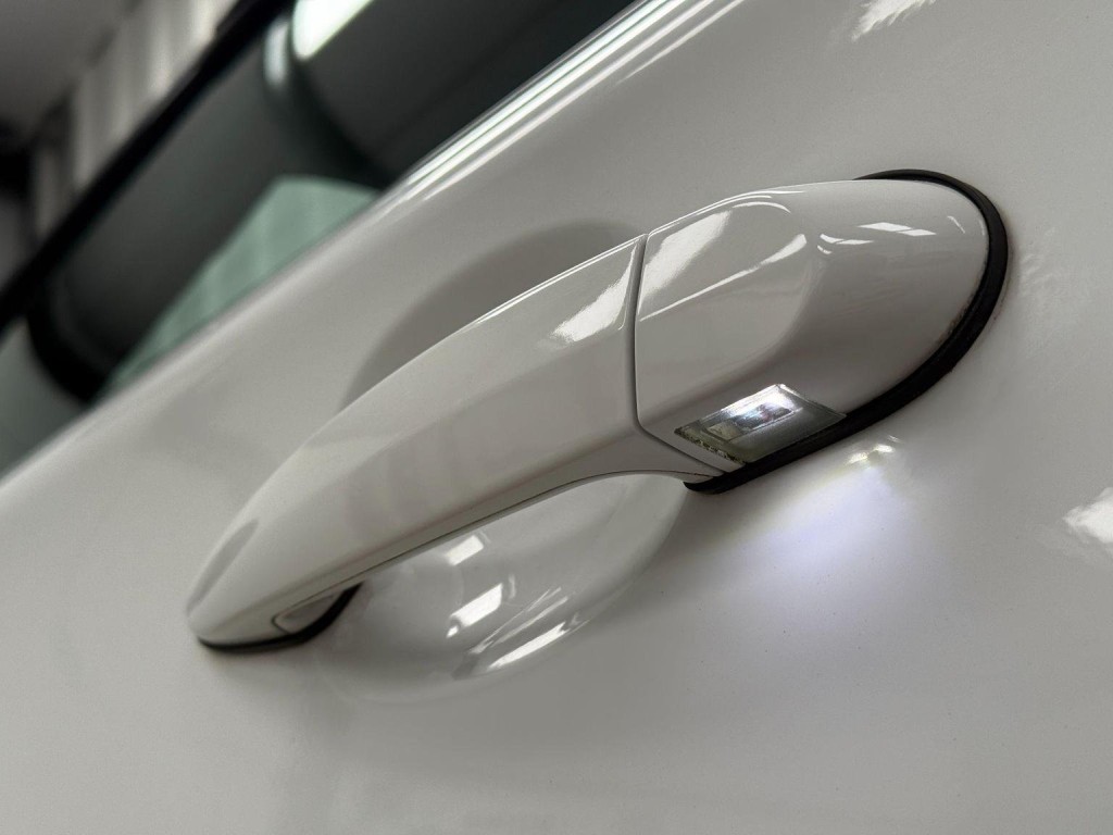 View BMW 1 SERIES 2.0 118d Sport Plus Edition Auto Euro 5 2dr