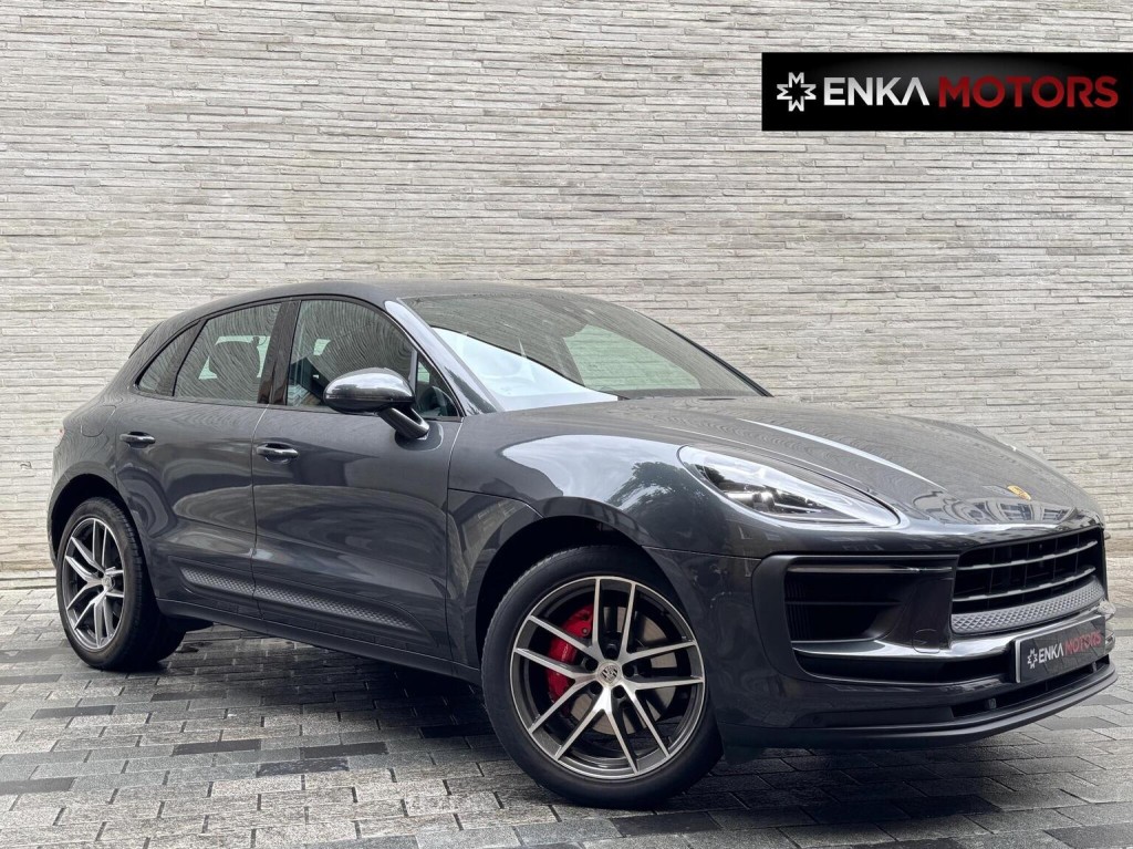 PORSCHE MACAN