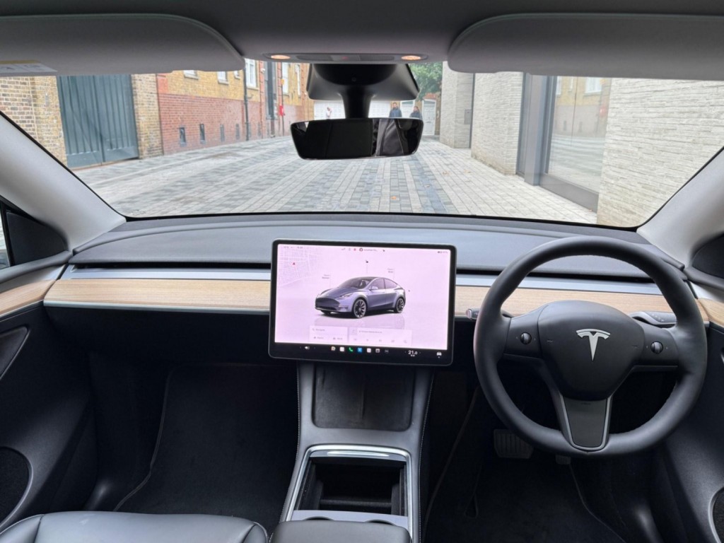 TESLA MODEL Y