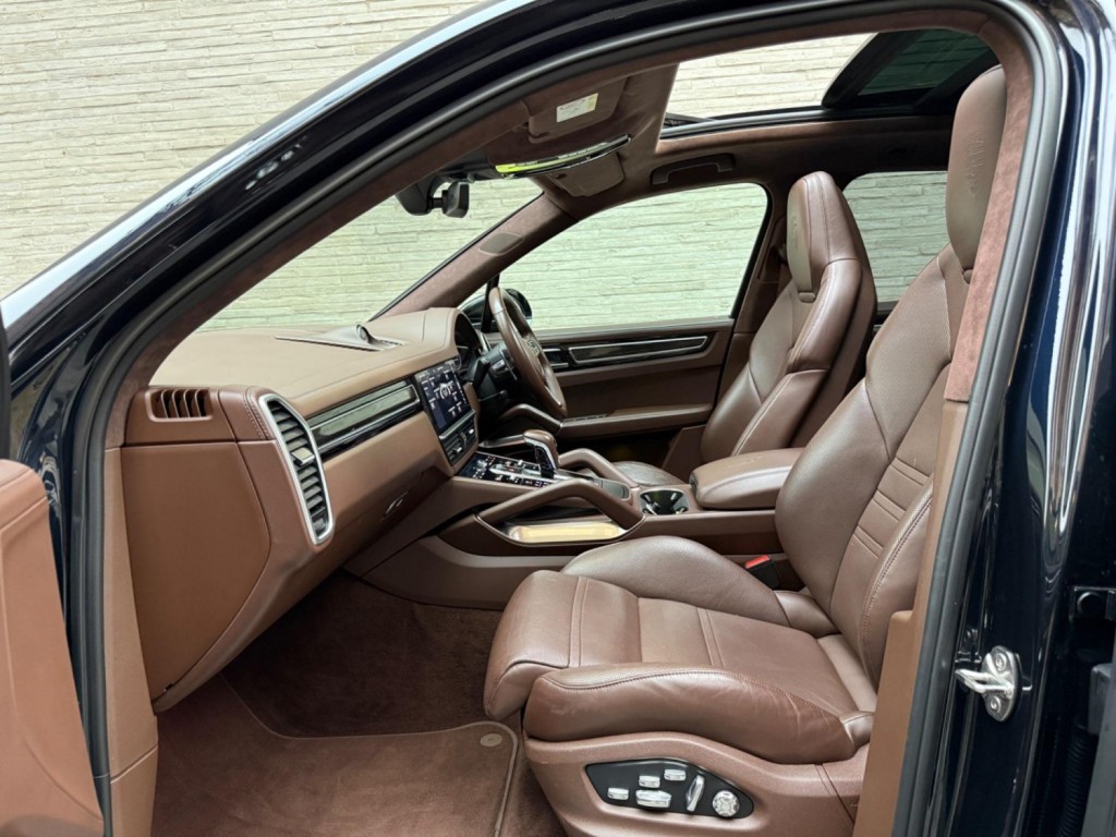 PORSCHE CAYENNE