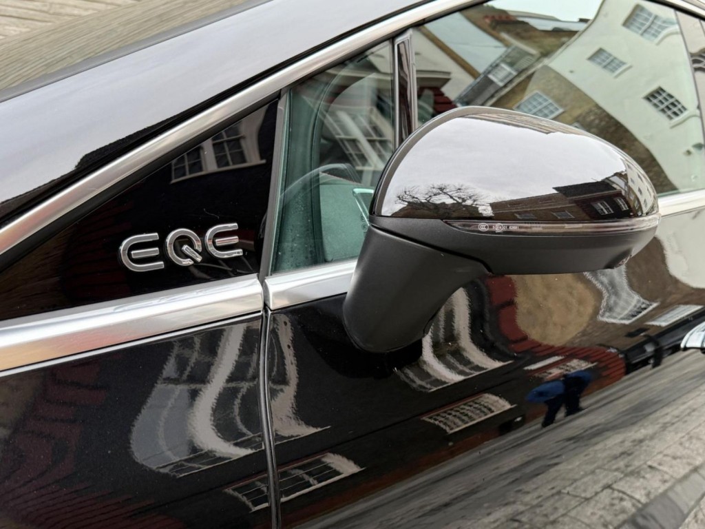 MERCEDES-BENZ EQE