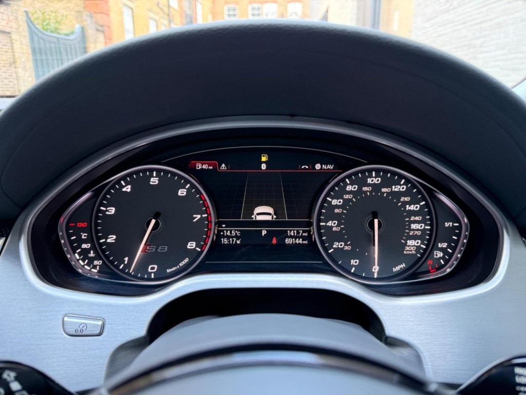 AUDI S8