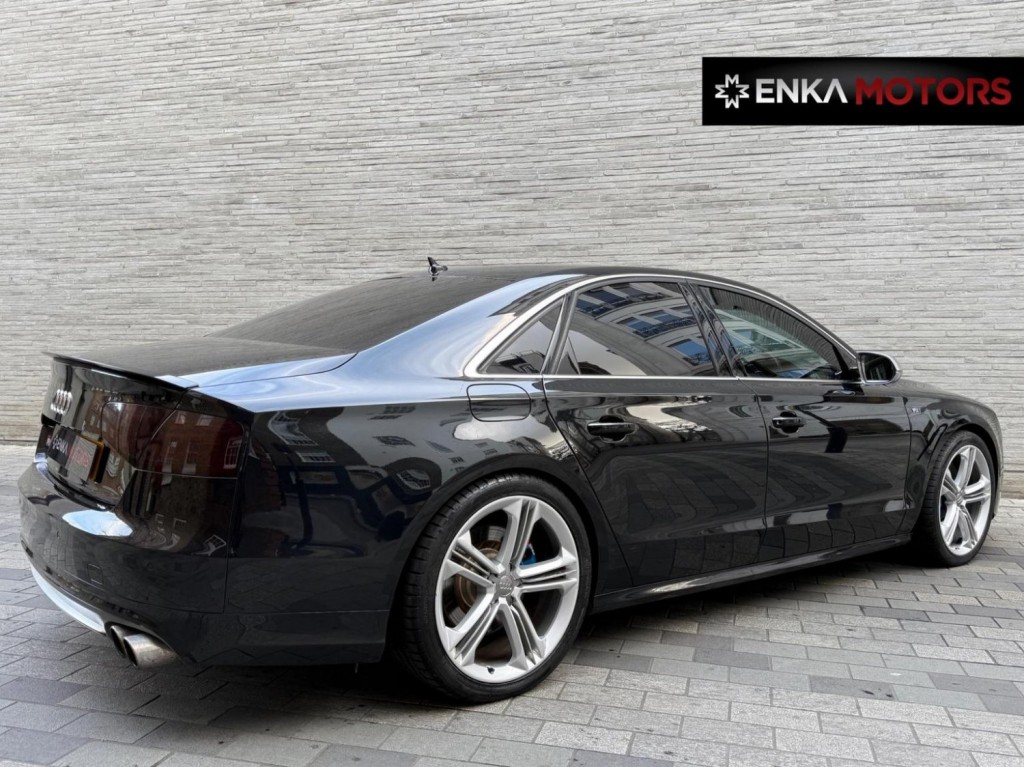 AUDI S8