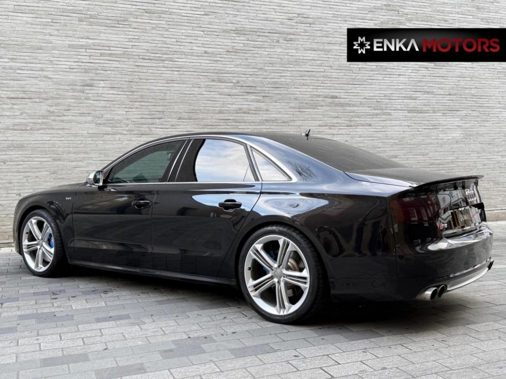 AUDI S8