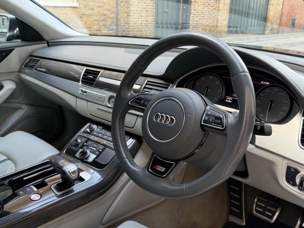 AUDI S8