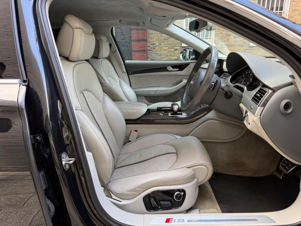 AUDI S8