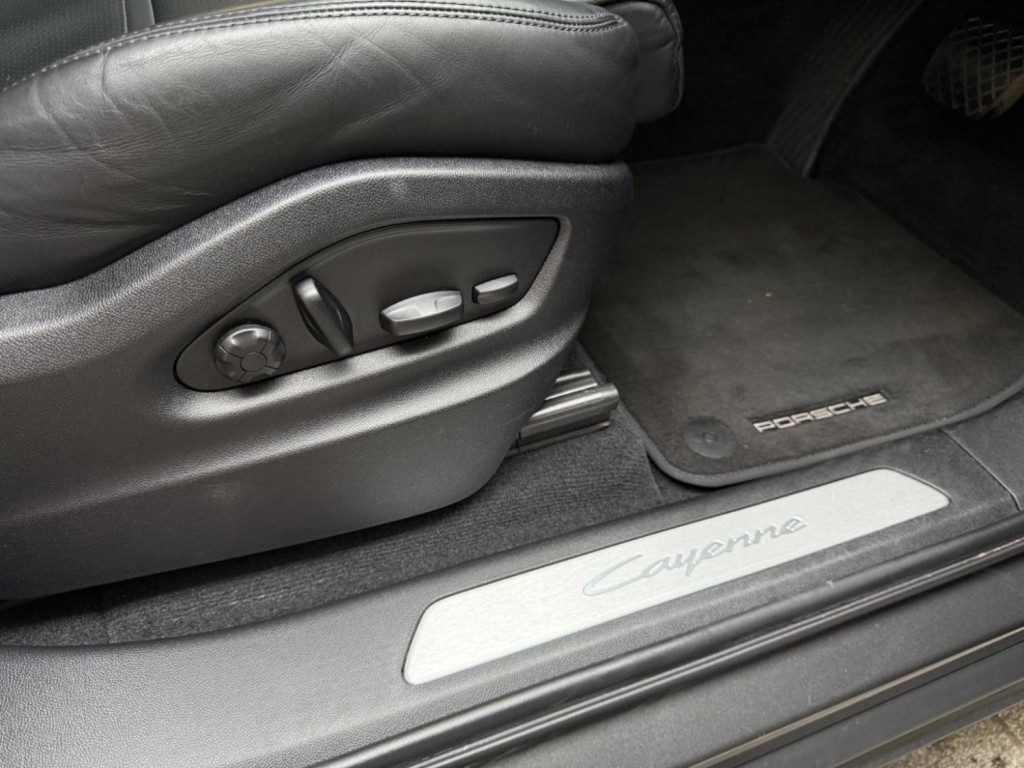 PORSCHE CAYENNE