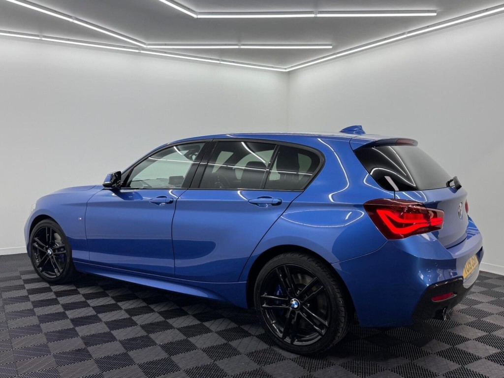 BMW 1 SERIES