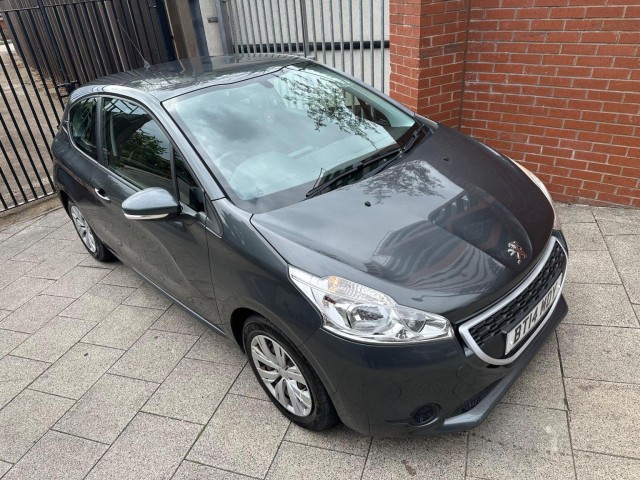PEUGEOT 208