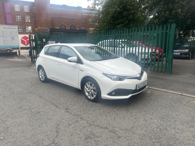 TOYOTA AURIS 1.8 VVT-h Business Edition CVT Euro 6 (s/s) 5dr (Safety Sense)