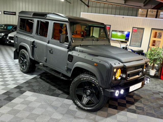 LAND ROVER DEFENDER 110