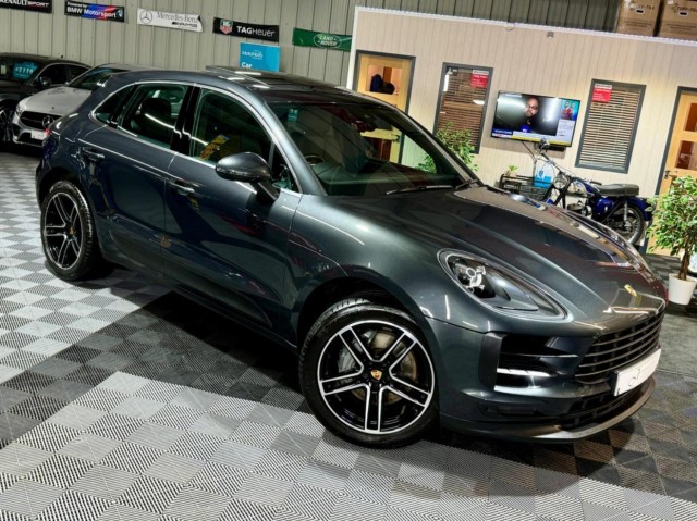 PORSCHE MACAN