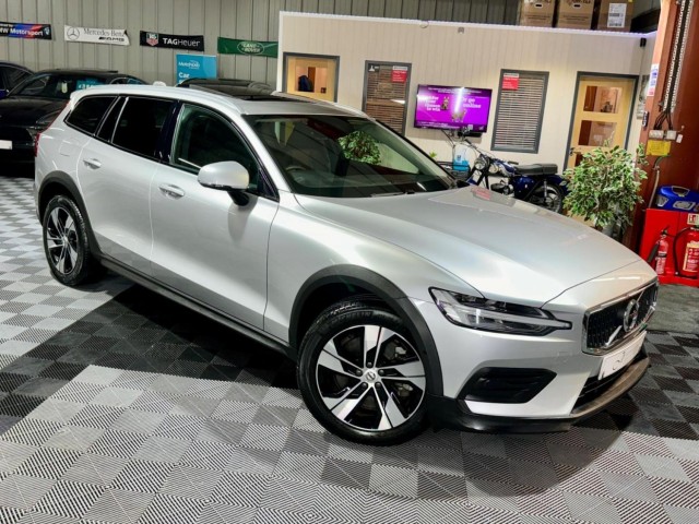 VOLVO V60 CROSS COUNTRY