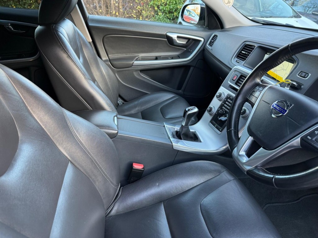 VOLVO V60 CROSS COUNTRY