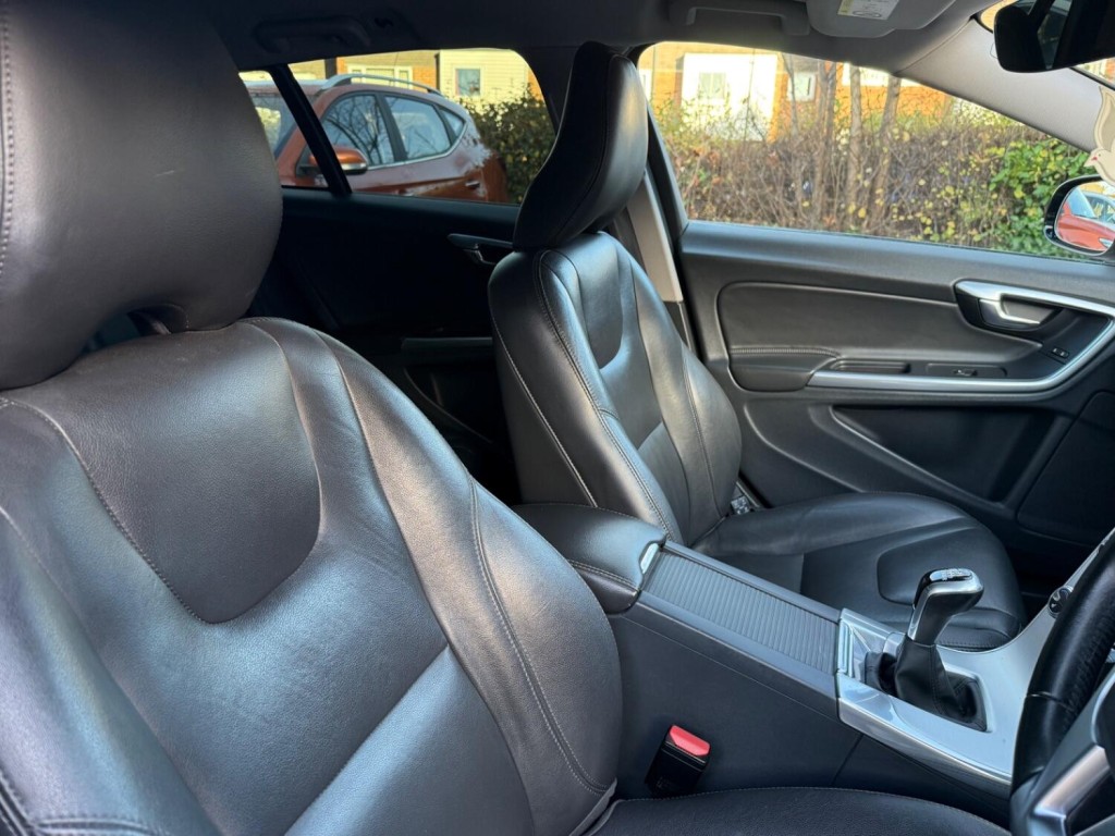 VOLVO V60 CROSS COUNTRY