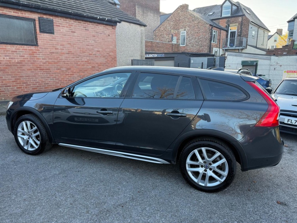 VOLVO V60 CROSS COUNTRY
