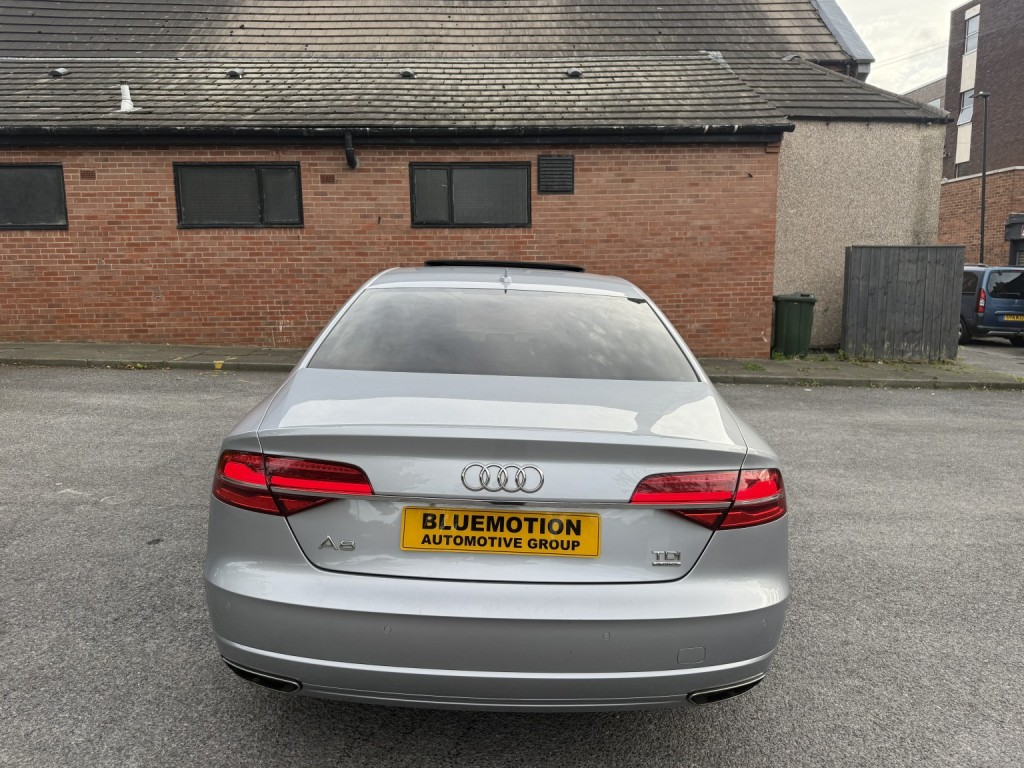 AUDI A8
