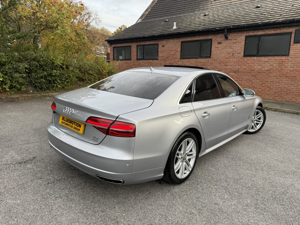 AUDI A8