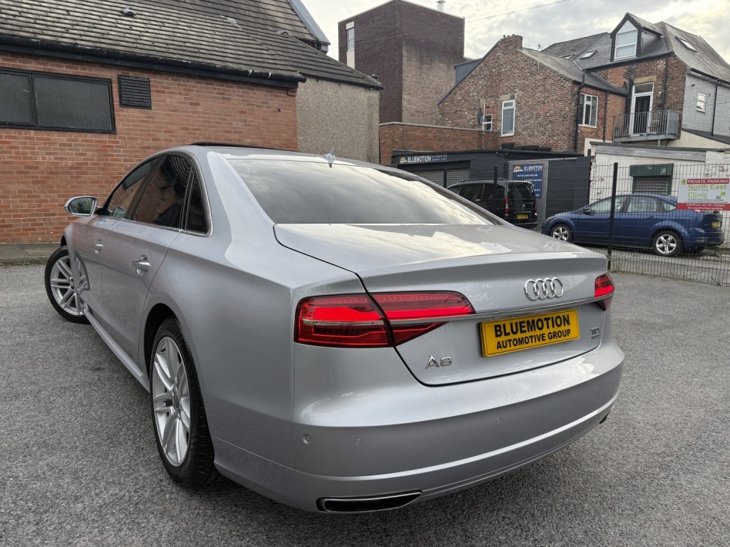 AUDI A8