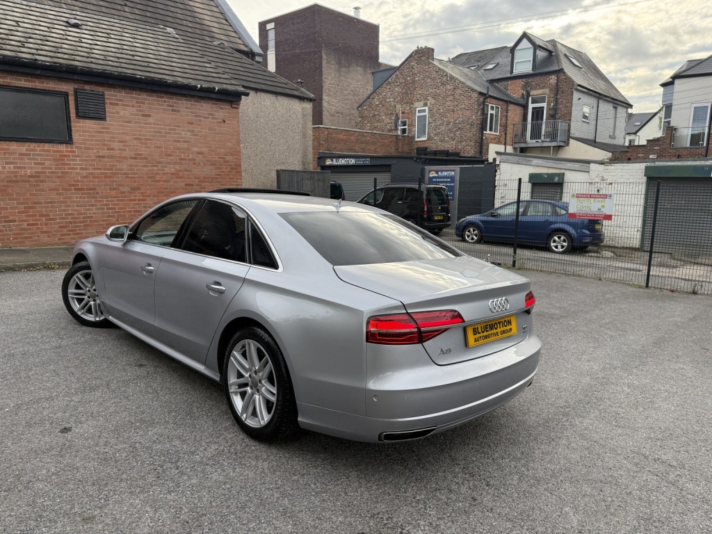 AUDI A8