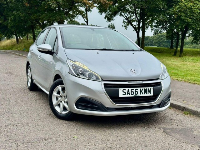 PEUGEOT 208
