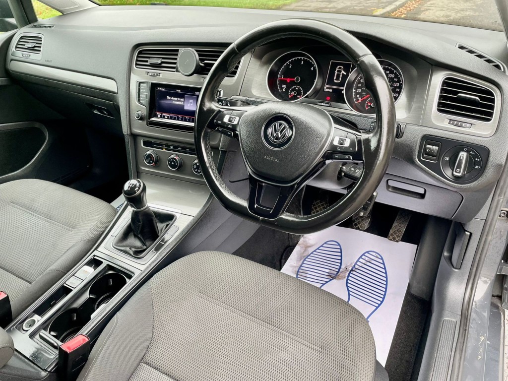 VOLKSWAGEN GOLF