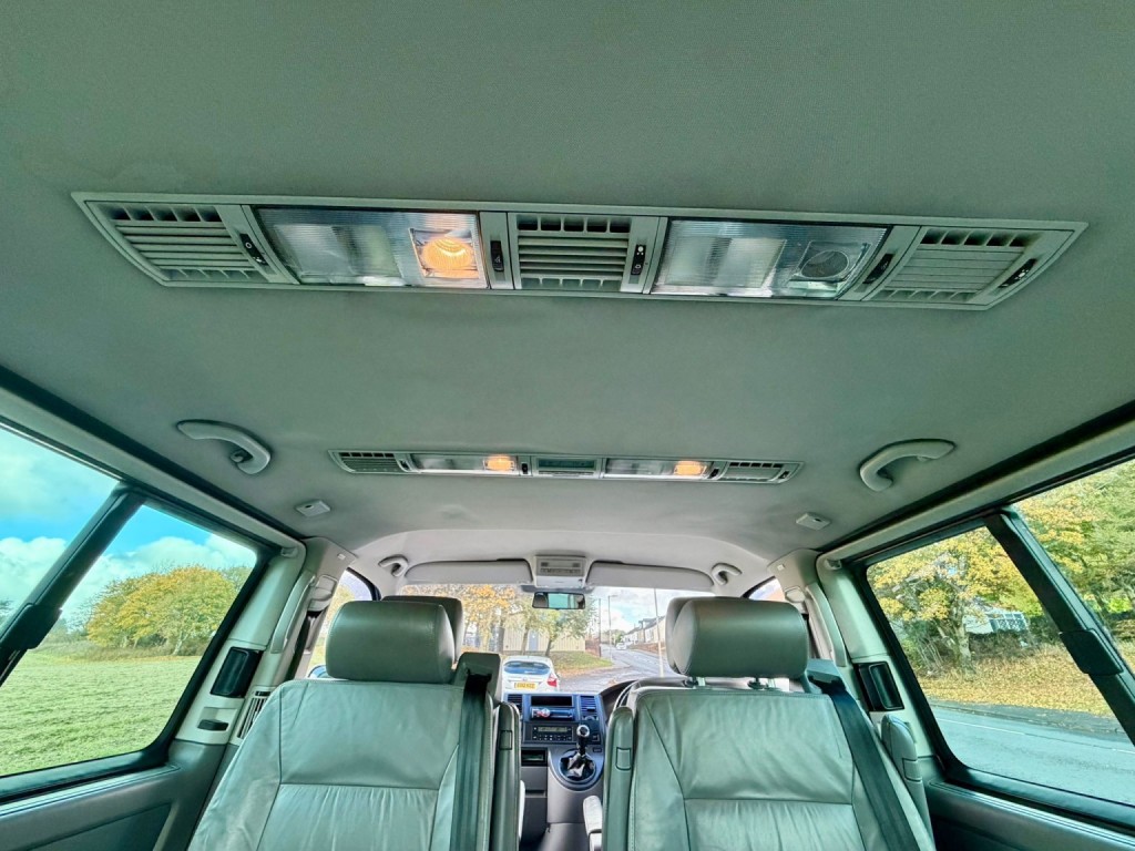 VOLKSWAGEN CARAVELLE