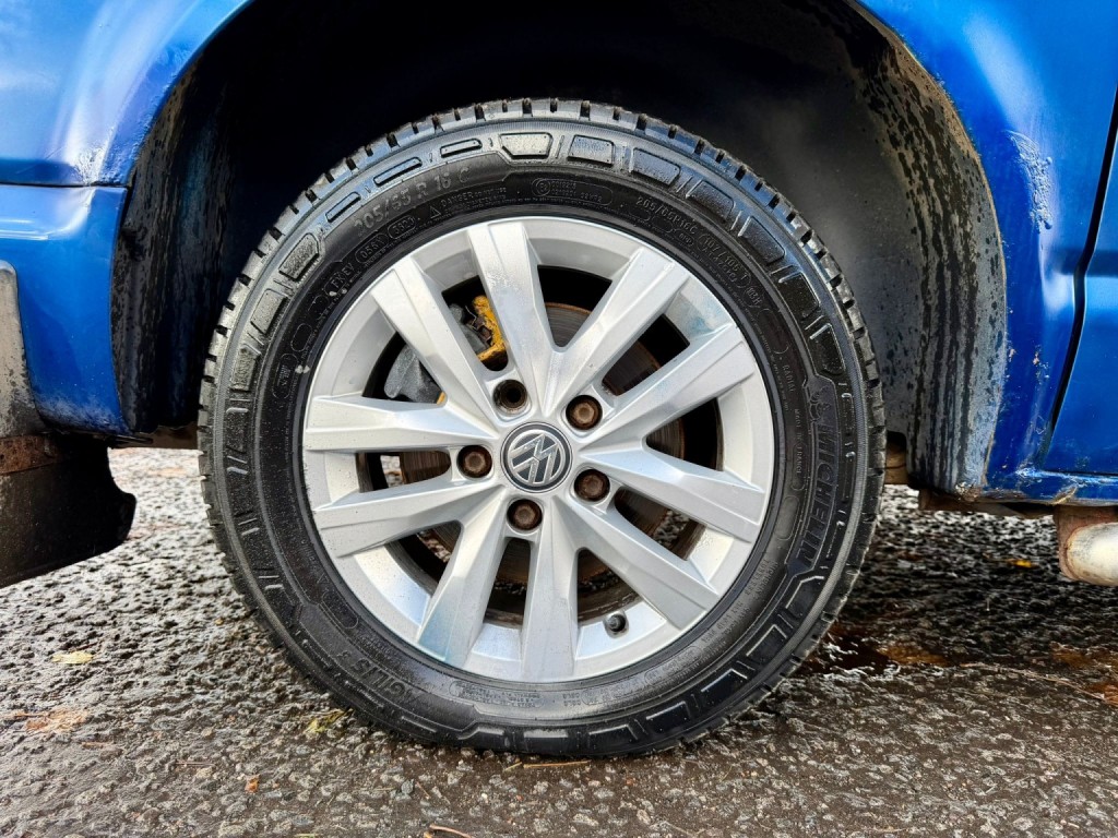 VOLKSWAGEN CARAVELLE