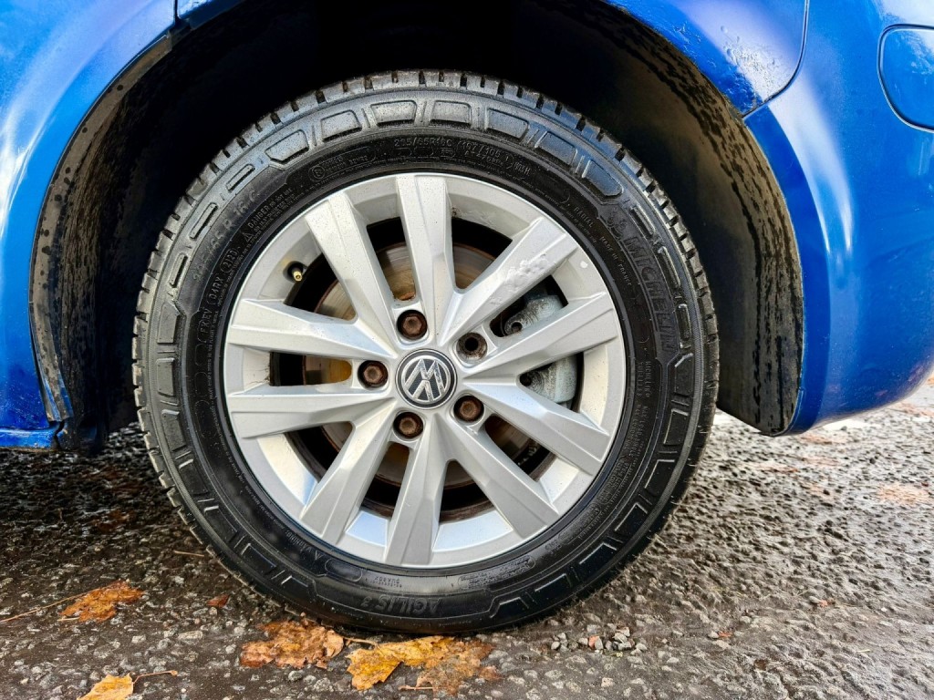 VOLKSWAGEN CARAVELLE