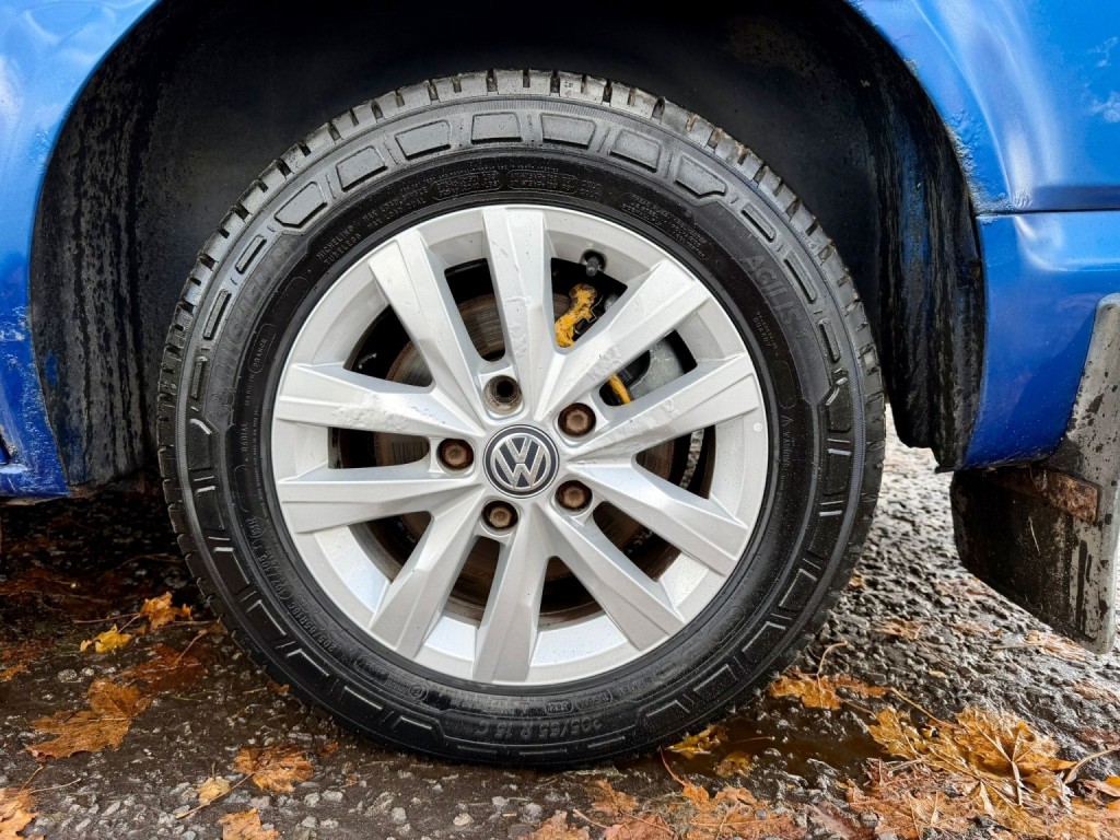 VOLKSWAGEN CARAVELLE