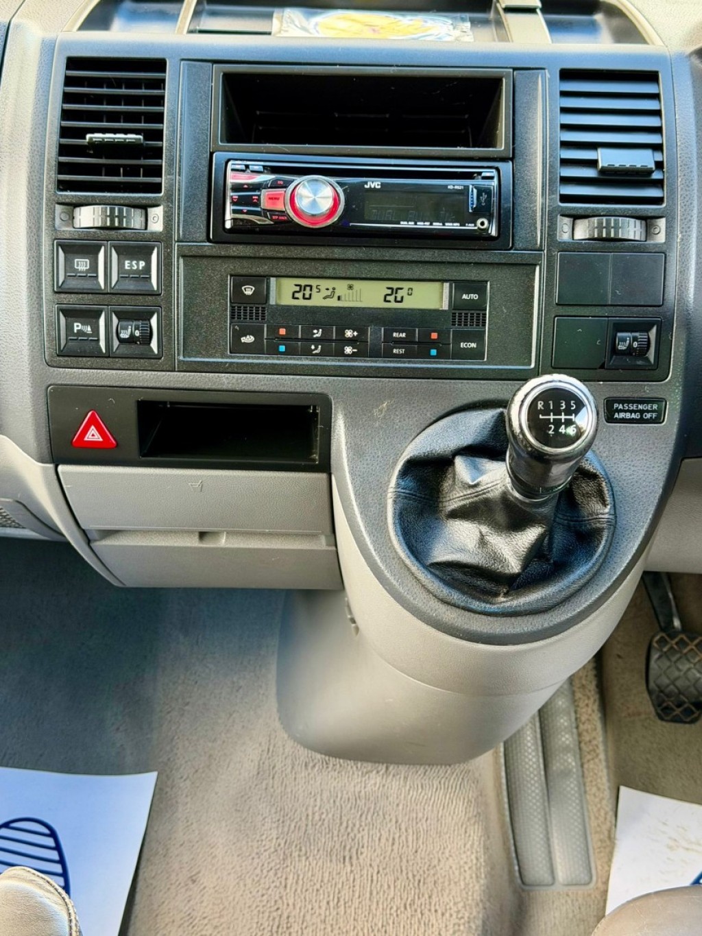 VOLKSWAGEN CARAVELLE