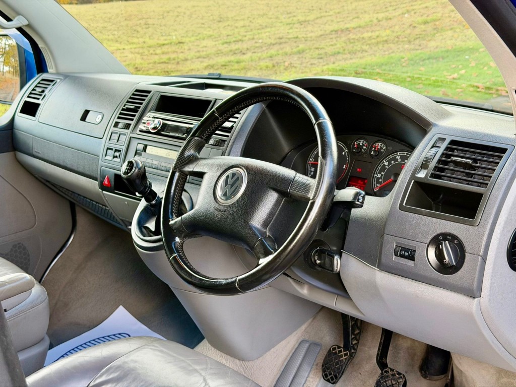 VOLKSWAGEN CARAVELLE