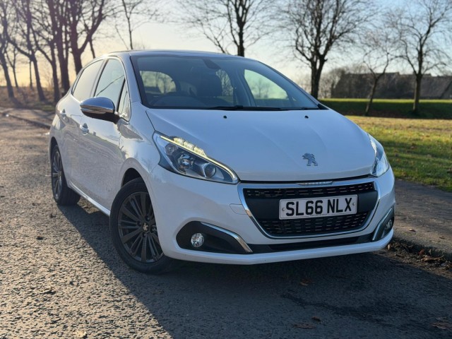 PEUGEOT 208