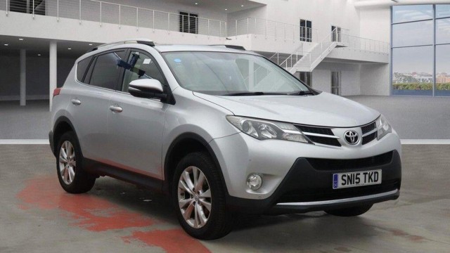 TOYOTA RAV4 2.2 D-4D Invincible 4WD Euro 5 5dr (2015/15)