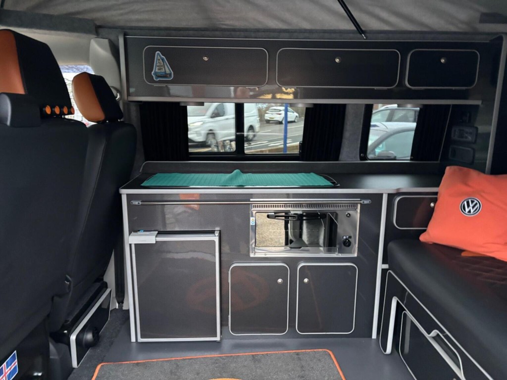 VOLKSWAGEN CAMPERVAN