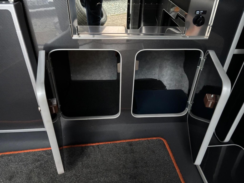 VOLKSWAGEN CAMPERVAN