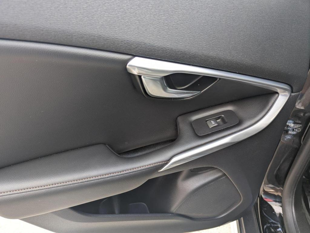 VOLVO V40 CROSS COUNTRY