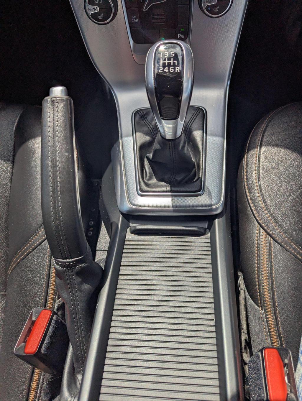 VOLVO V40 CROSS COUNTRY