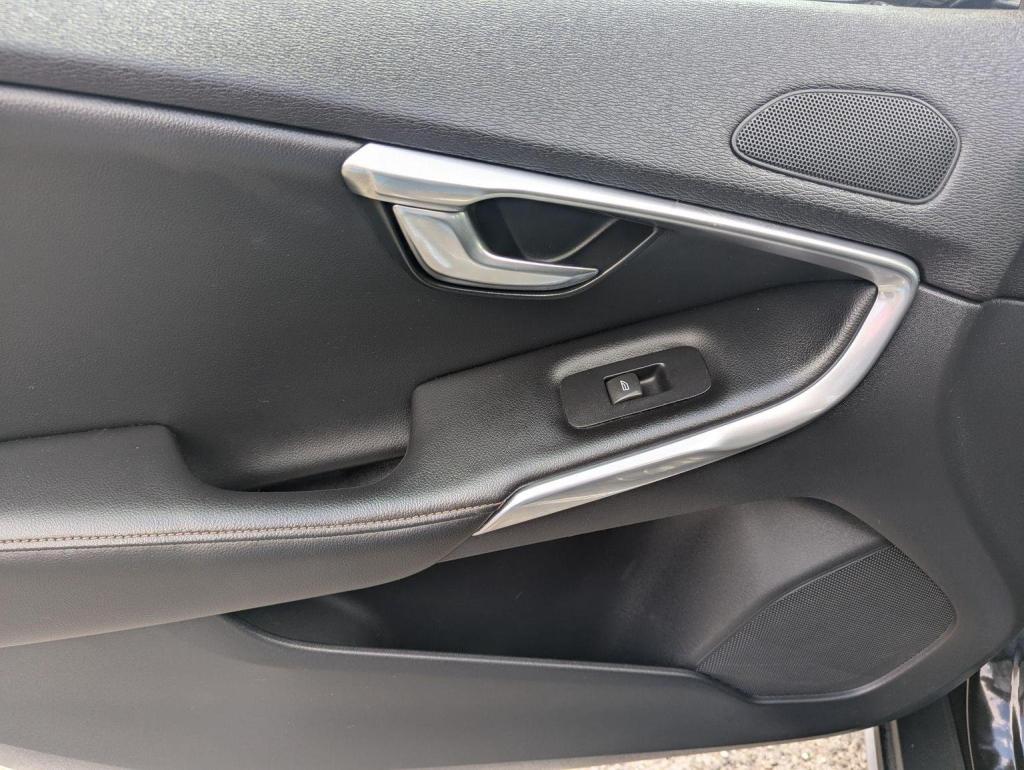 VOLVO V40 CROSS COUNTRY