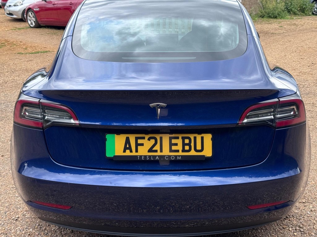TESLA MODEL 3