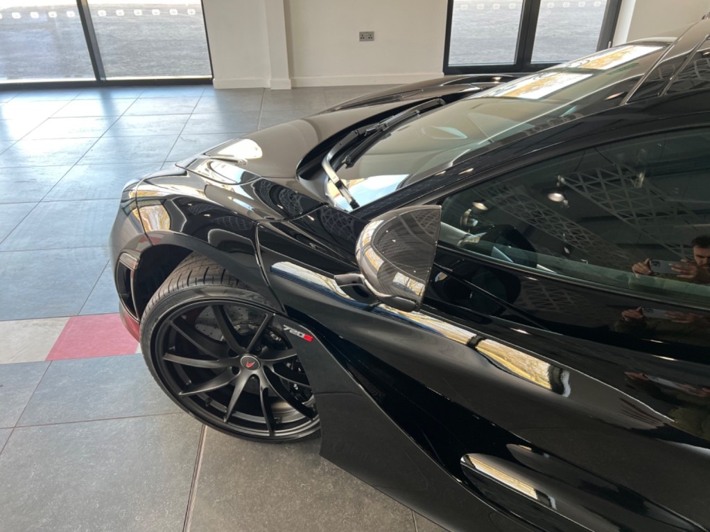 MCLAREN 720S
