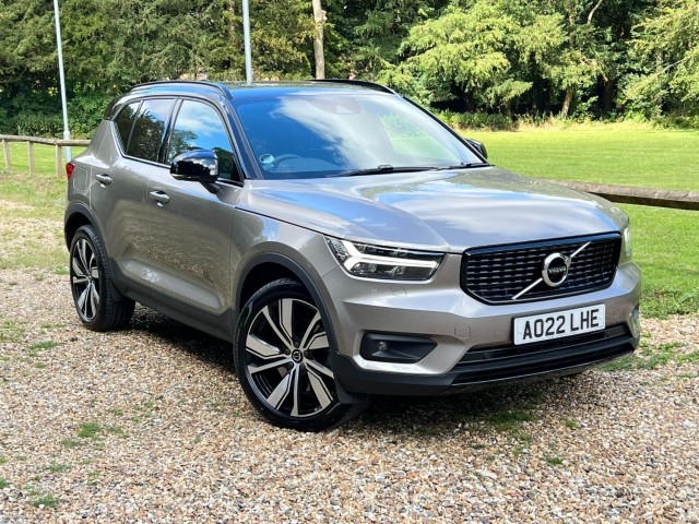 VOLVO XC40