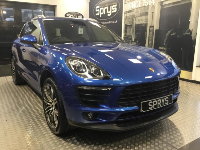 PORSCHE MACAN